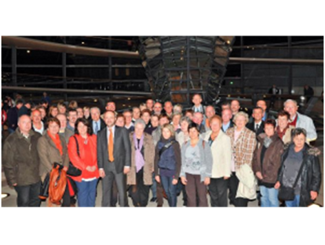 Siegen, 7. September 2010 Siegen/Berlin. Eine Besuchergruppe aus Siegen-Wittgenstein konnte der heimische CDU-Bundestagsabgeordnete Volkmar Klein jetzt in Berlin begrüßen. Zum 20. Jubiläum der Deutschen Einheit begeisterte die Gäste natürlich besonders die zusammengewachsene Stadt und ihre Geschichte seit Überwindung der kommunistischen Diktatur. Das gilt auch für Volkmar Klein selbst, der berichtet: 